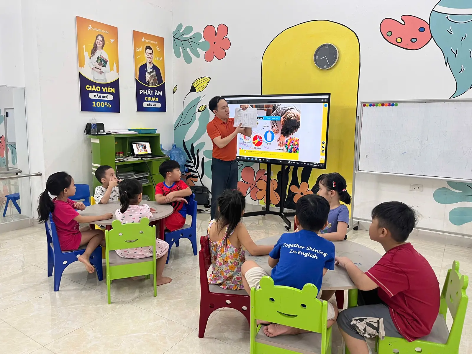 Giờ học với màn hình tương tác