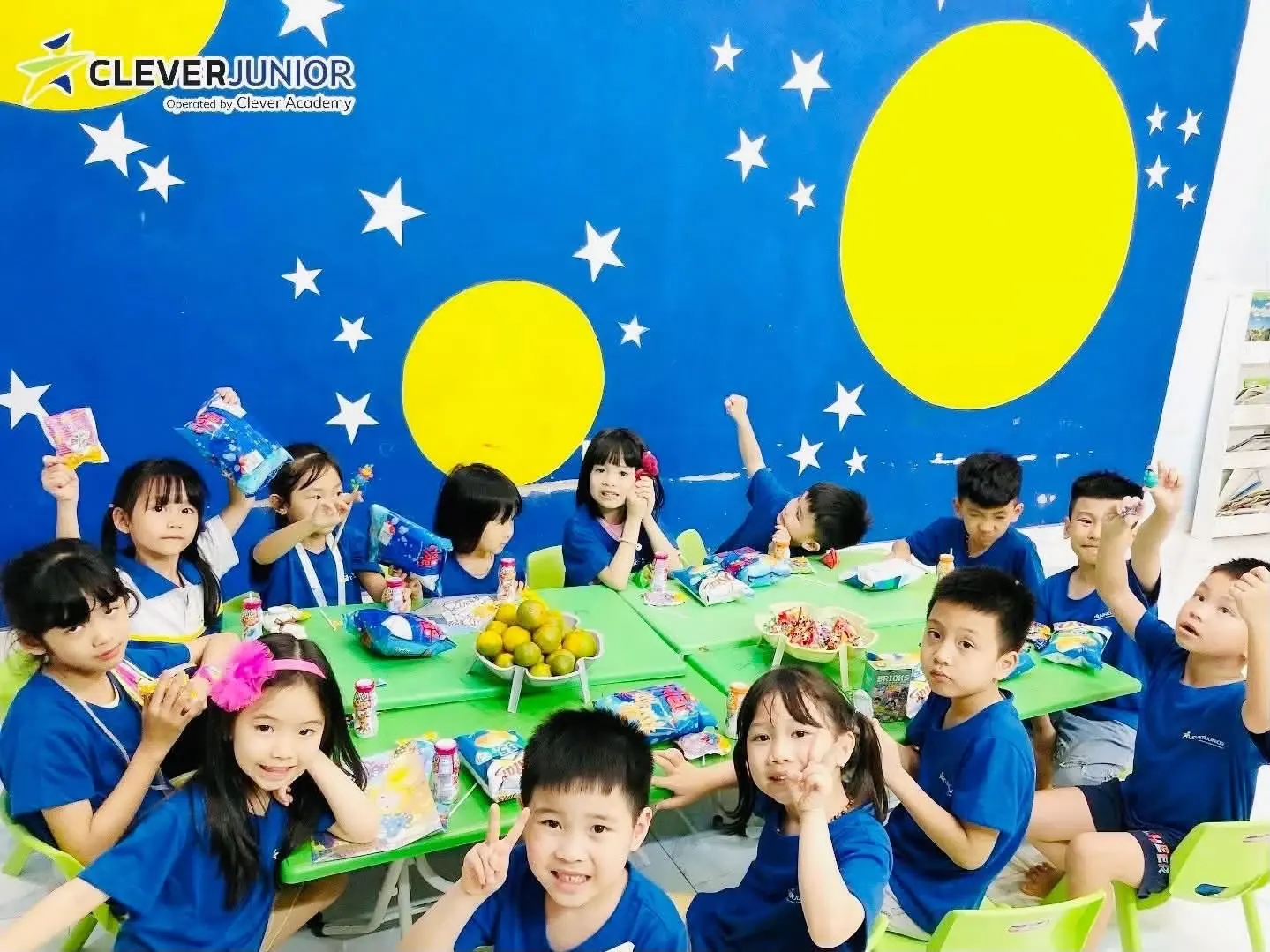 Tiệc cuối khoá của học viên Clever Junior Long Biên